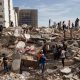Rescatistas trabajan contra el tiempo en Venezuela para localizar sobrevivientes bajo los escombros tras los terremotos del 24 de junio. La Guaira y Caracas están entre las zonas más afectadas.